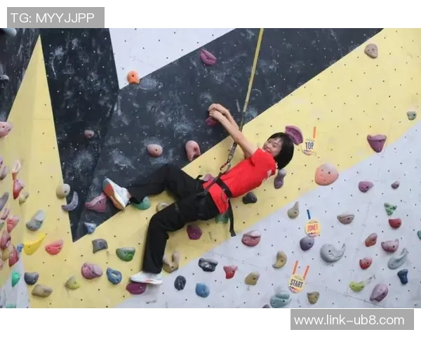 重庆攀岩队的边路渗透策略与攀岩热点解析